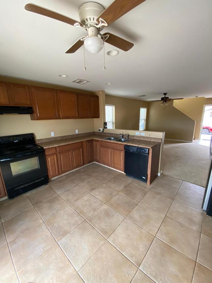 7047 S Ladys Thumb Ln - Photo 3 of 11