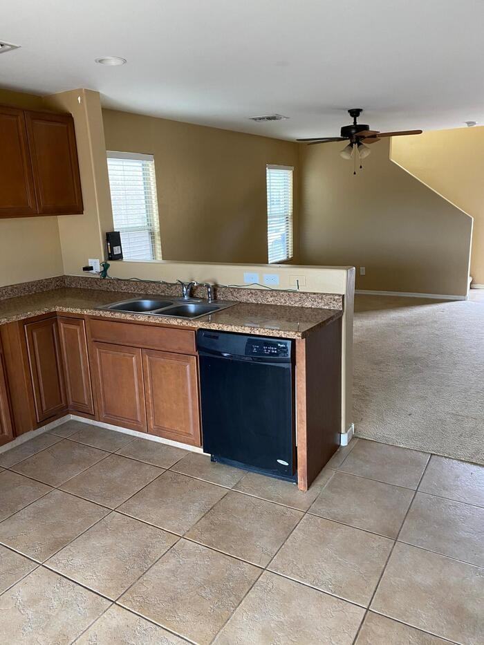 7047 S Ladys Thumb Ln - Photo 4 of 11