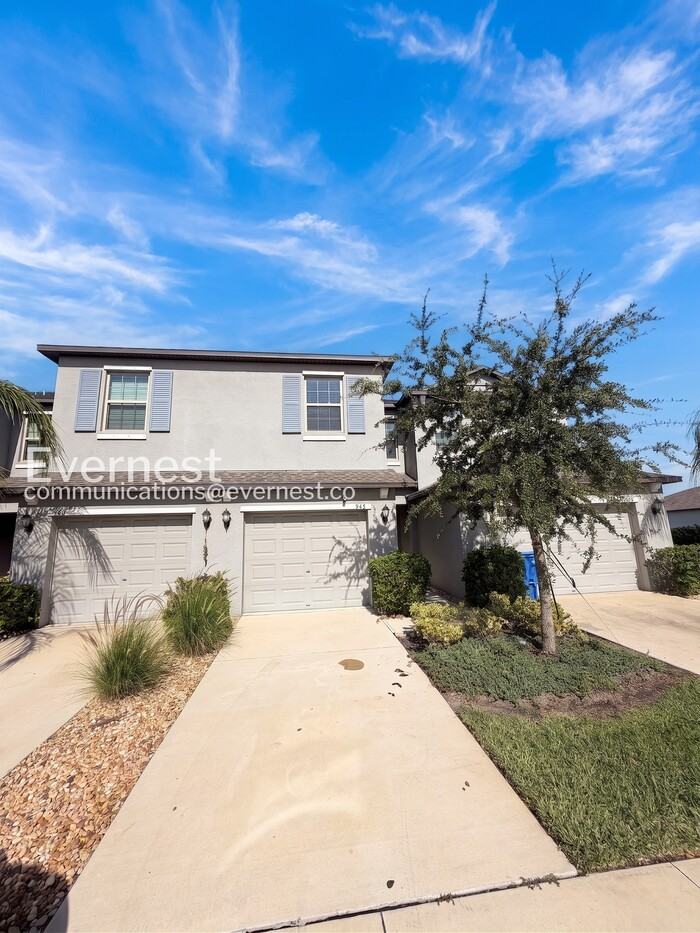 946 Royal Empress Dr - Photo 2 of 32
