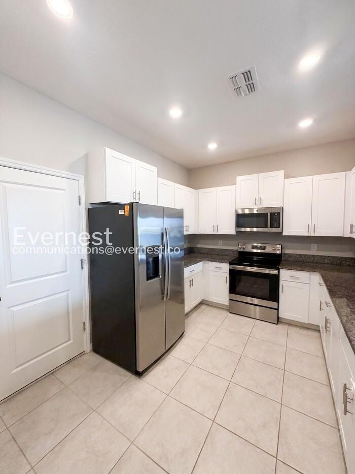 946 Royal Empress Dr - Photo 6 of 32