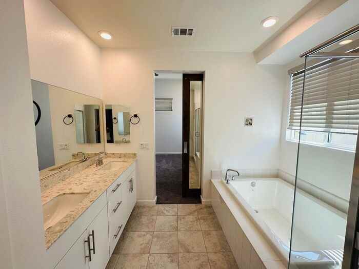 1835 Vesta Dr - Photo 5 of 37