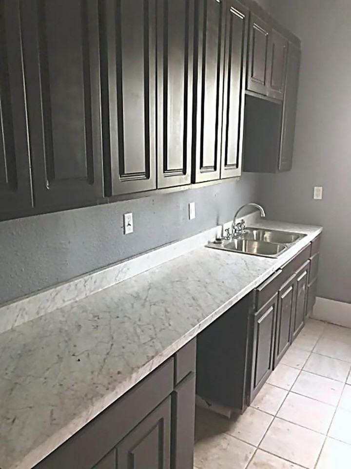 1201 Robinson Street - Photo 2 of 10