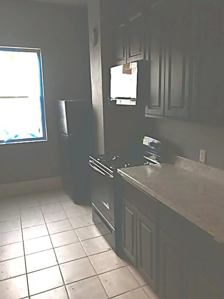 1201 Robinson Street - Photo 3 of 10