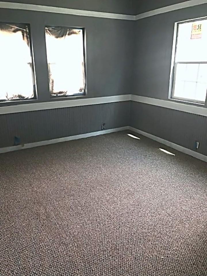 1201 Robinson Street - Photo 7 of 10