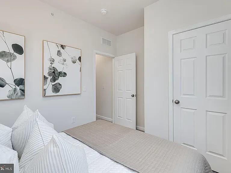 2224 Greenwich Street - Photo 4 of 11