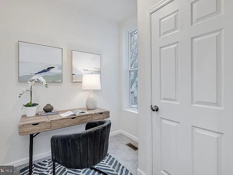 2224 Greenwich Street - Photo 5 of 11