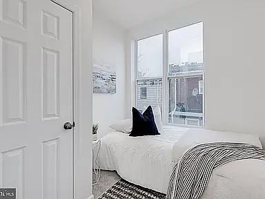 2224 Greenwich Street - Photo 7 of 11