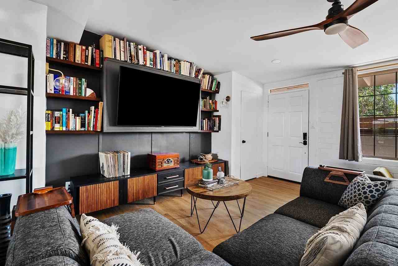 530 W 17th St - Photo 6 of 21