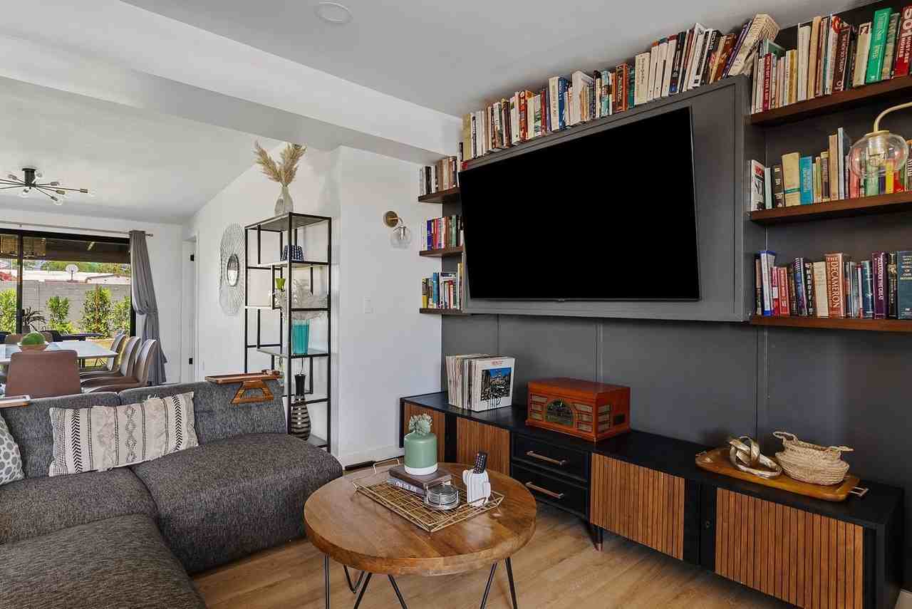 530 W 17th St - Photo 7 of 21