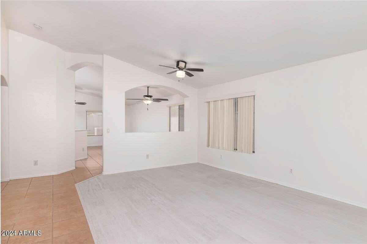 537 E Appaloosa Rd - Photo 3 of 6