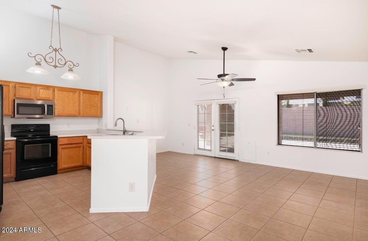 537 E Appaloosa Rd - Photo 4 of 6