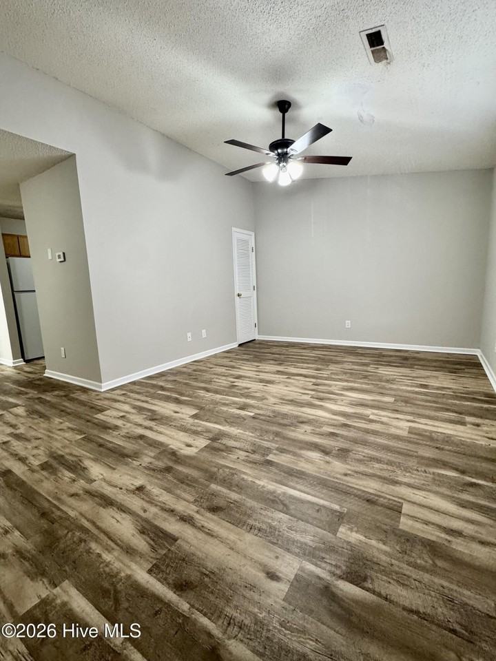 1399 Westpointe Dr #10 - Photo 3 of 11