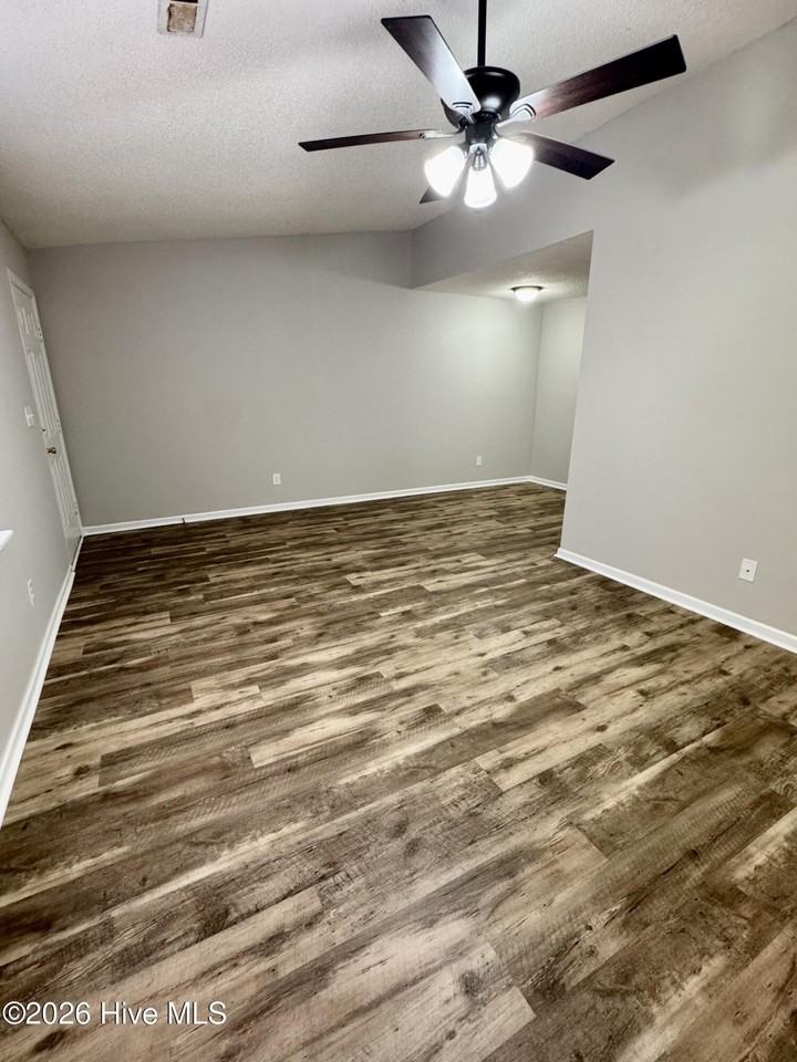 1399 Westpointe Dr #10 - Photo 4 of 11