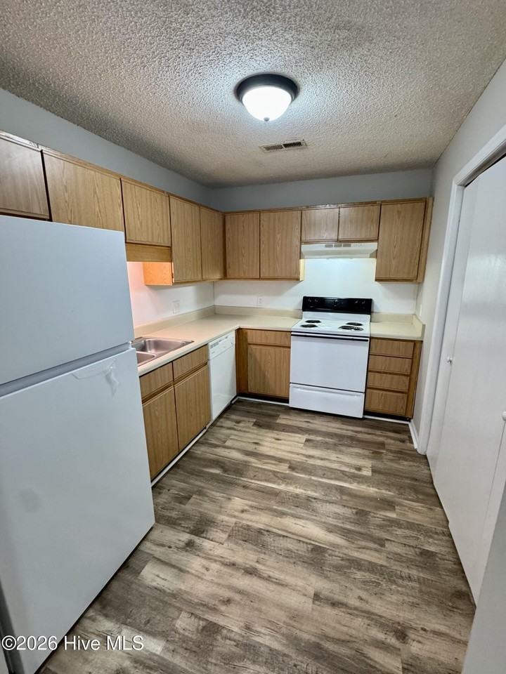 1399 Westpointe Dr #10 - Photo 5 of 11