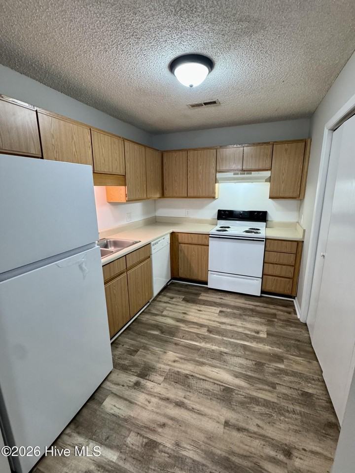 1399 Westpointe Dr #10 - Photo 6 of 11