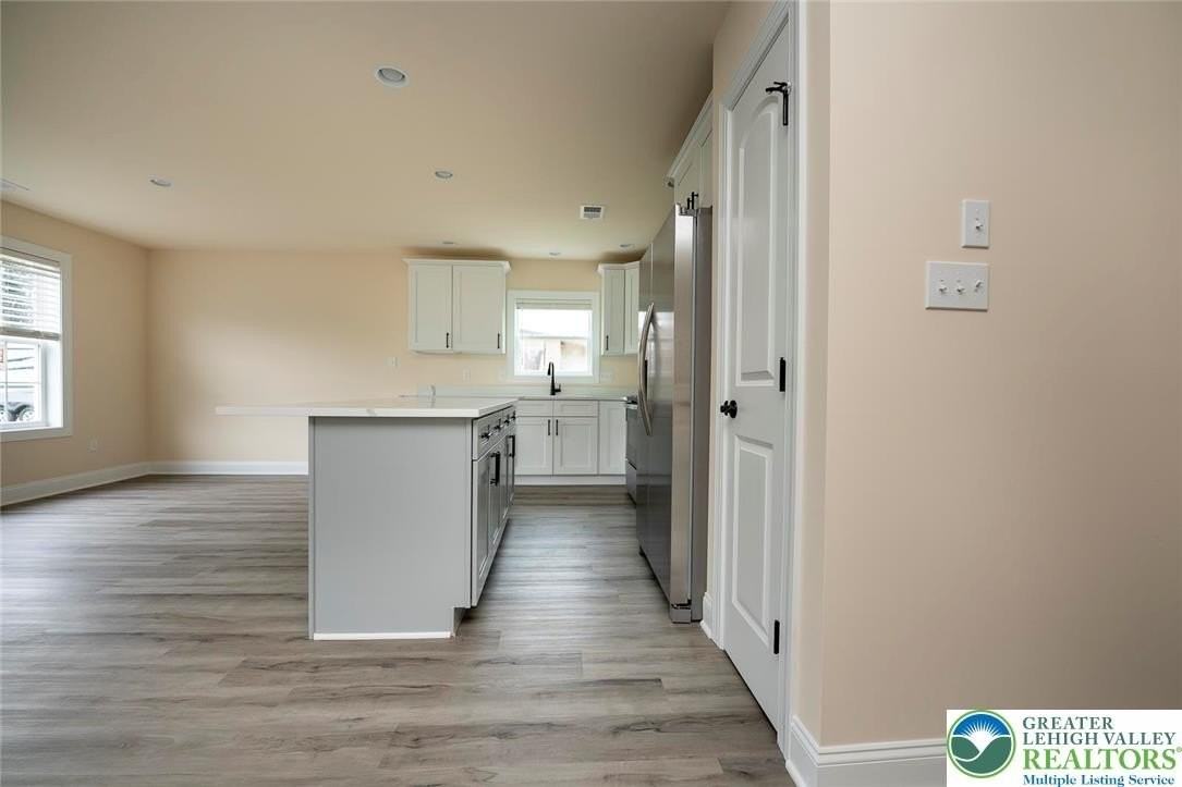 160 William St - Photo 6 of 24