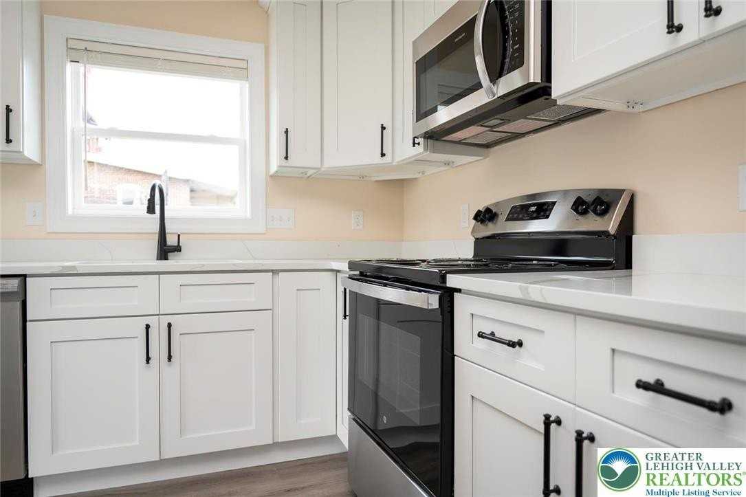 160 William St - Photo 7 of 24