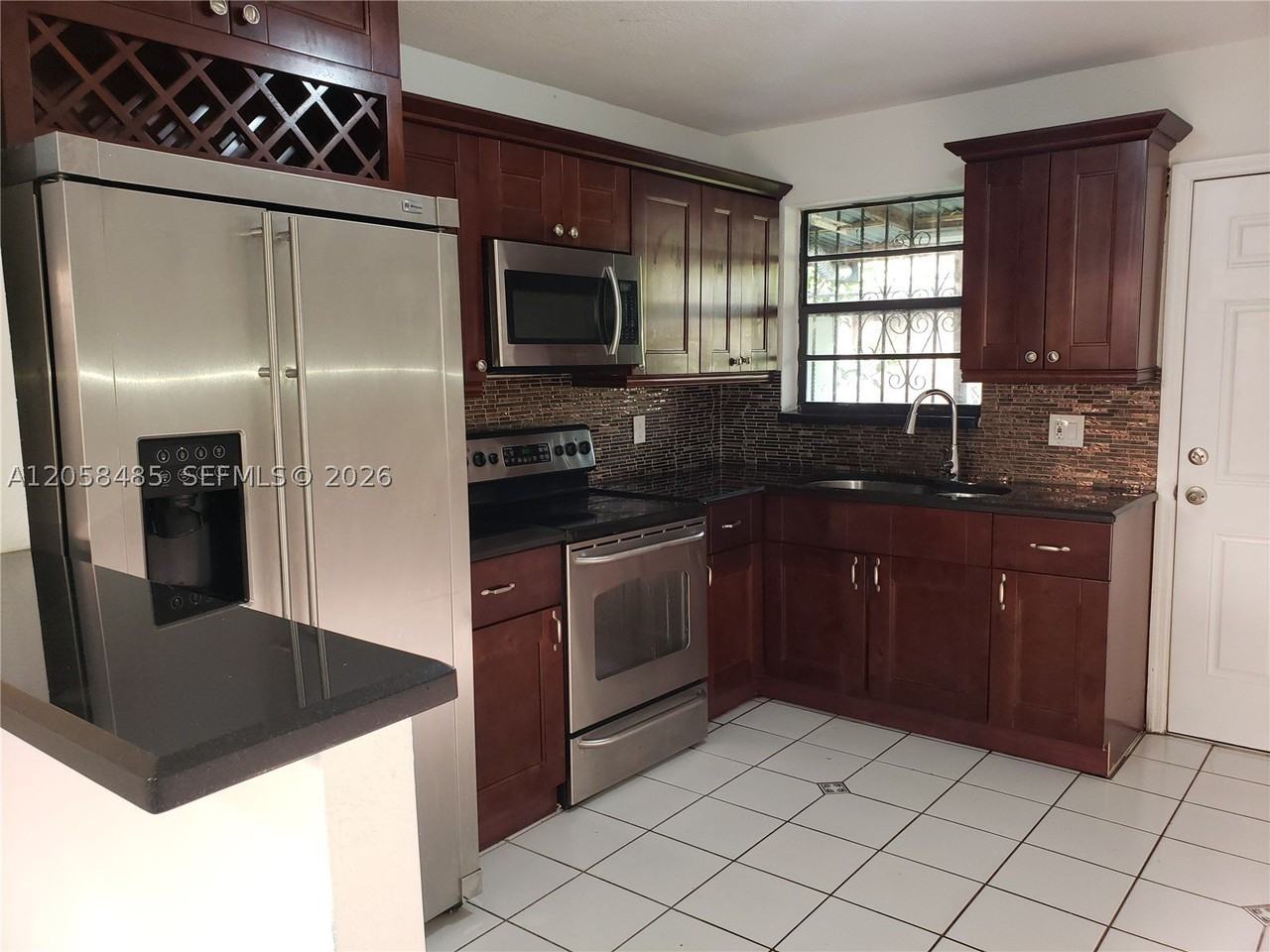 2998 Nw 30th St - Photo 3 of 9