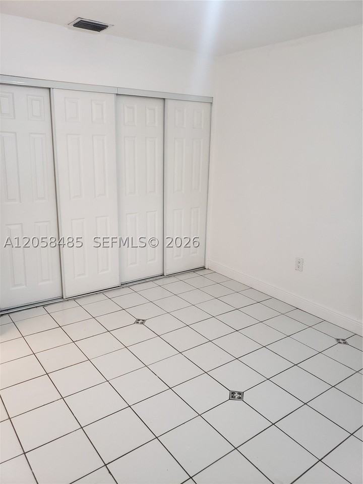 2998 Nw 30th St - Photo 5 of 9