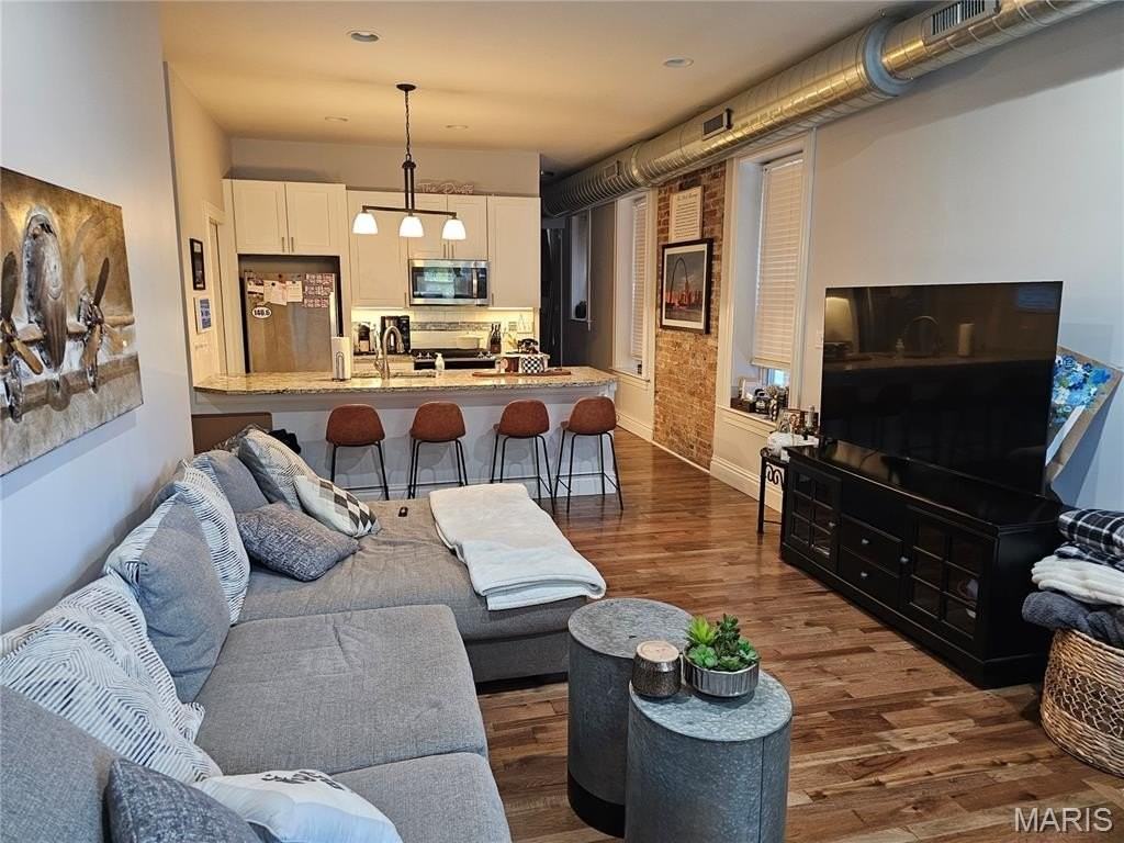 1832 Russell Blvd - Photo 2 of 14