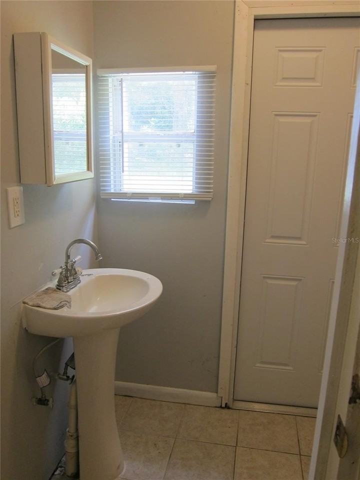 1602 Sw Williston Rd #A - Photo 6 of 8