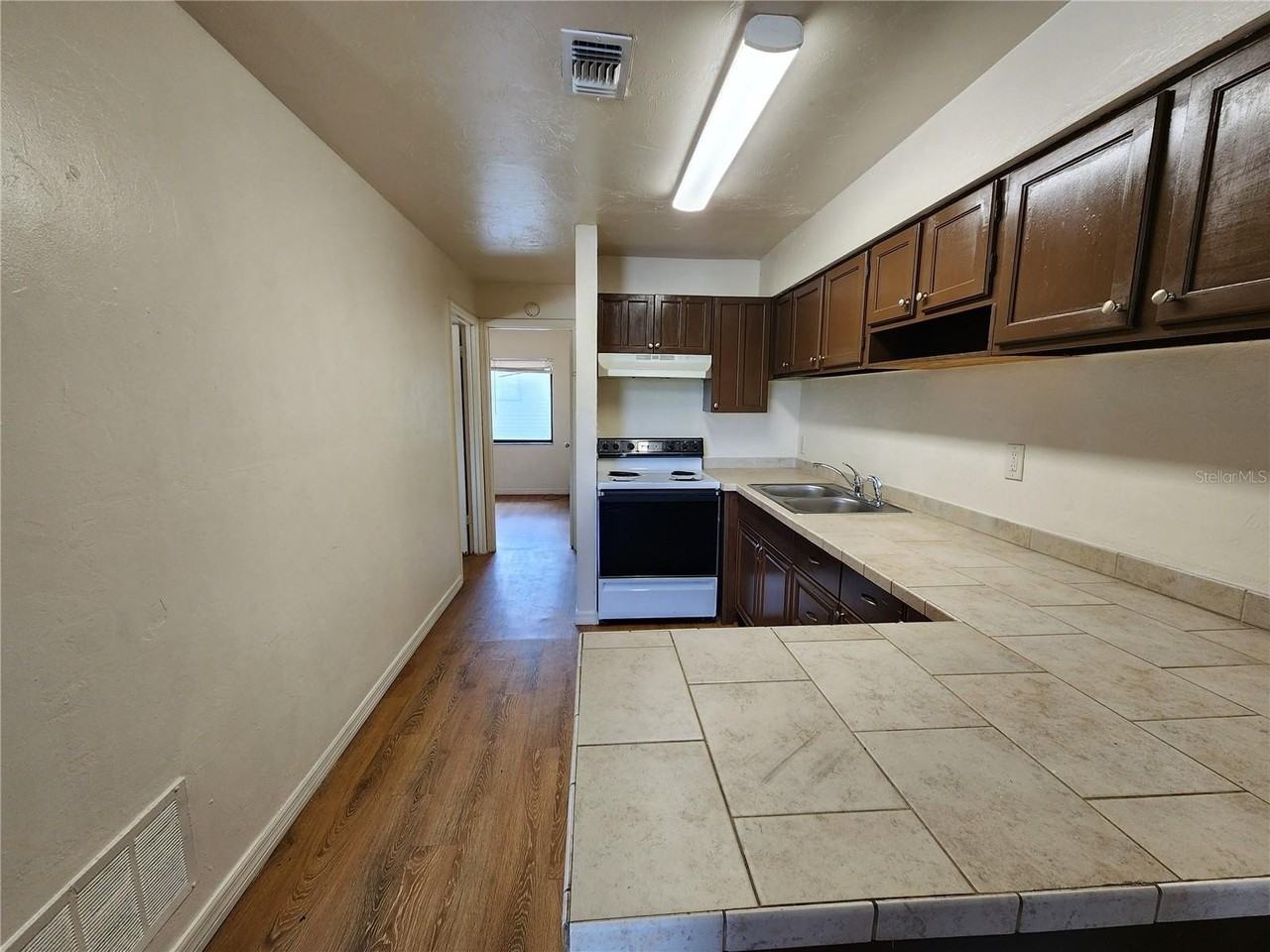 719 Sw 70th Ter #5 - Photo 7 of 14