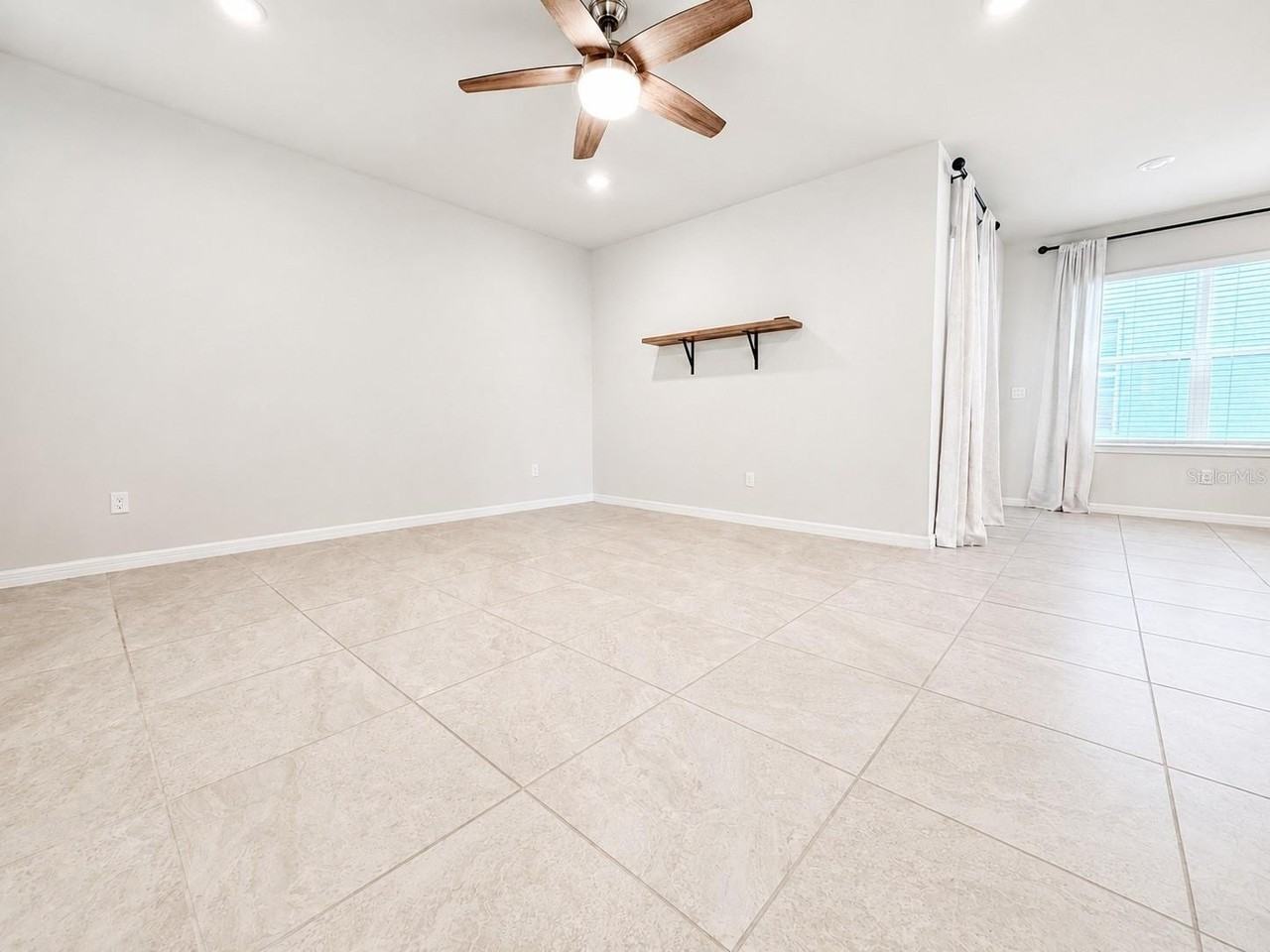 2092 Cross Prairie Pkwy - Photo 4 of 44