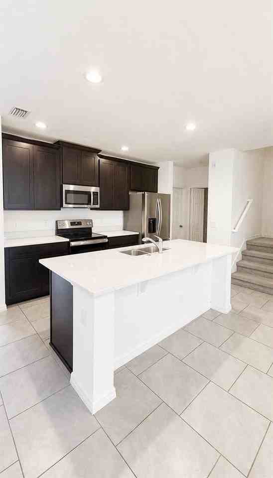 5002 Greenbank Ln - Photo 4 of 27