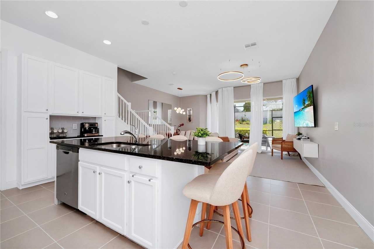 302 Captiva Dr - Photo 2 of 40