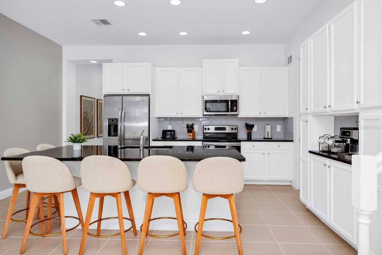 302 Captiva Dr - Photo 6 of 40