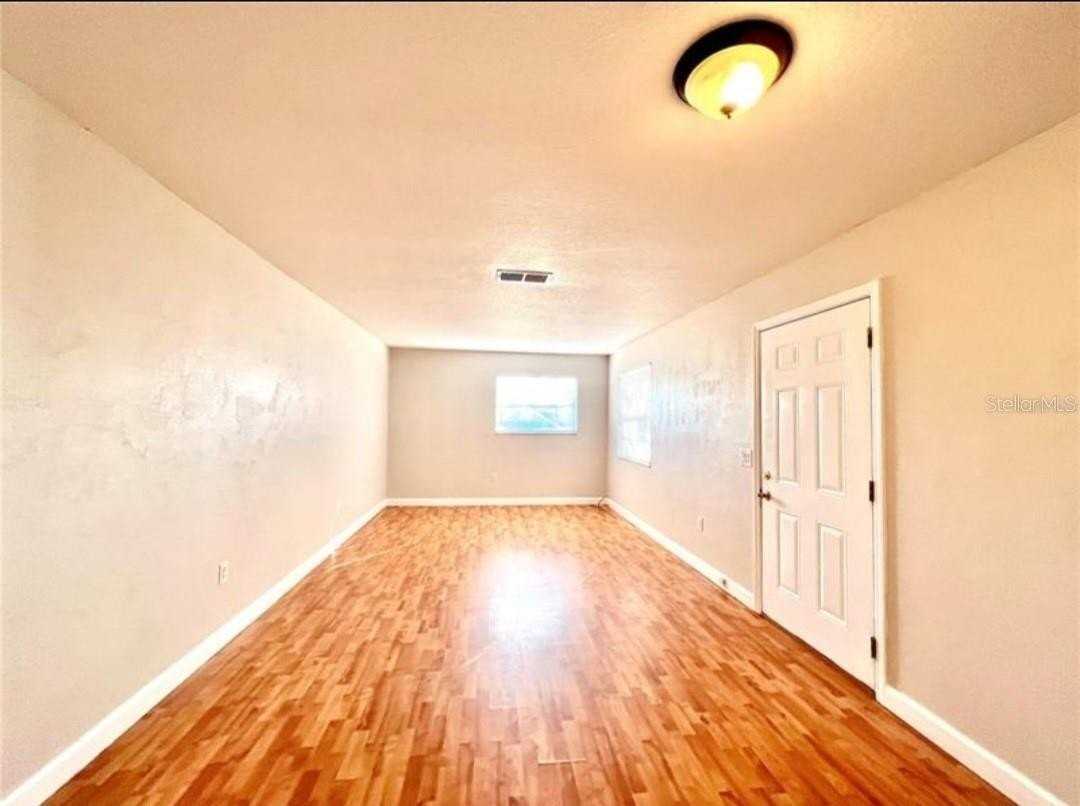 209 Avenue B Se - Photo 5 of 14