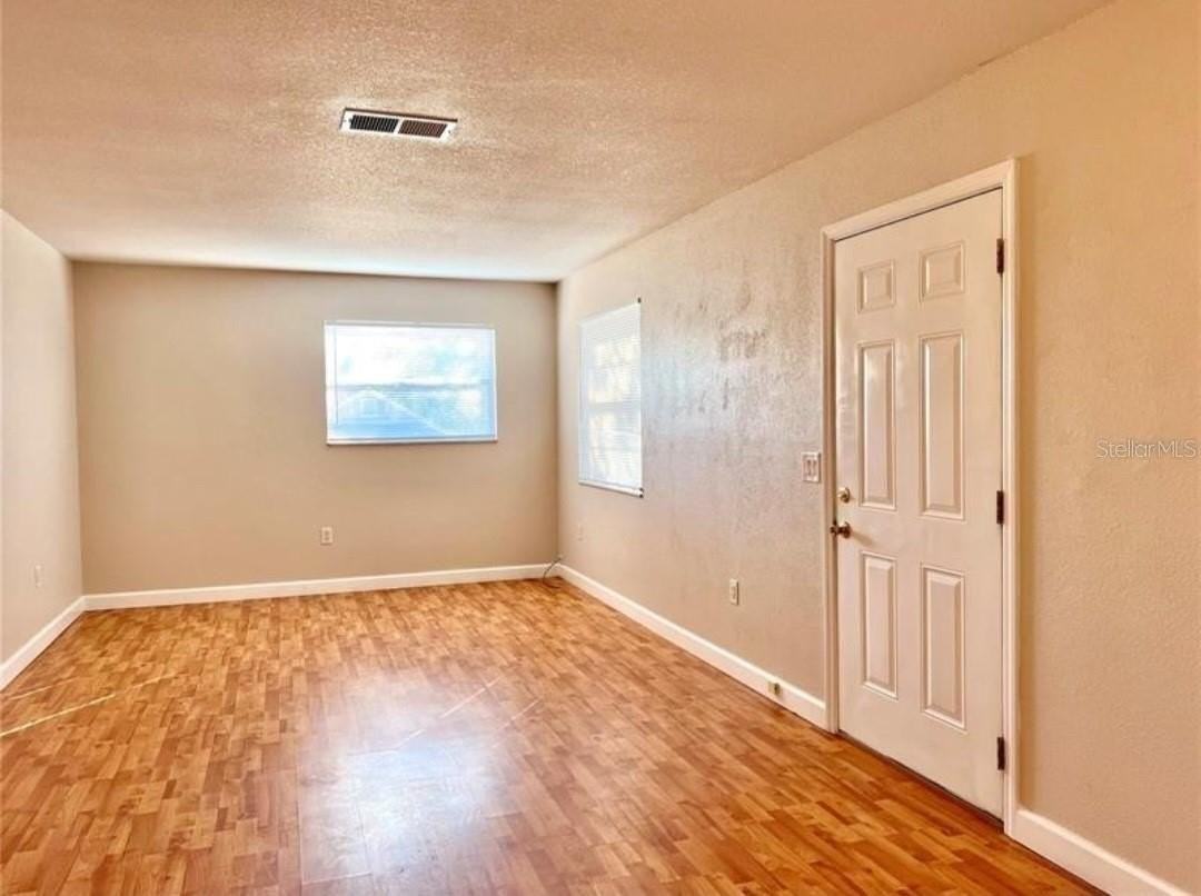 209 Avenue B Se - Photo 6 of 14