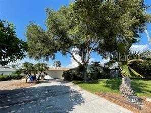 6901 Gulf Winds Dr - Photo 3 of 45