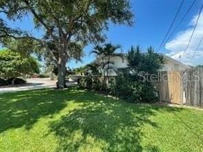 6901 Gulf Winds Dr - Photo 4 of 45
