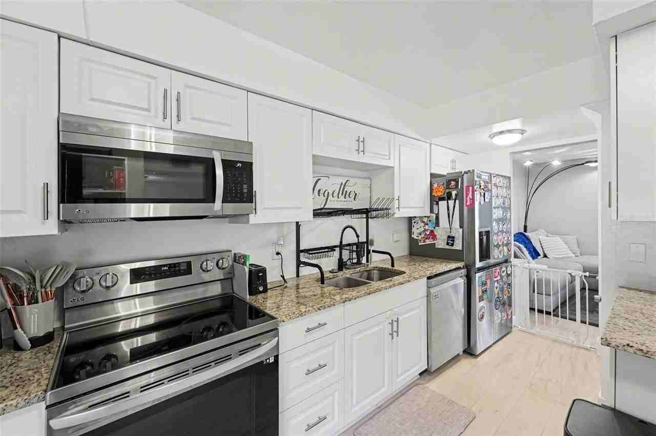 1819 Clearbrooke Dr - Photo 3 of 23