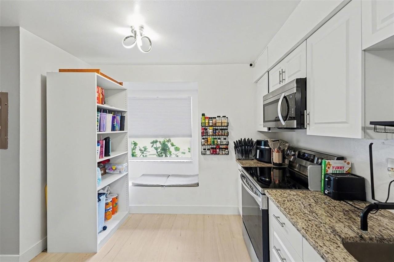 1819 Clearbrooke Dr - Photo 4 of 23