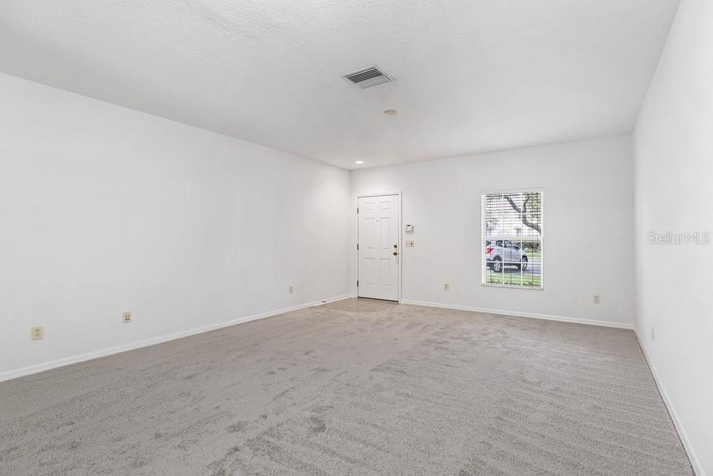 15807 Fishhawk Falls Dr - Photo 5 of 27