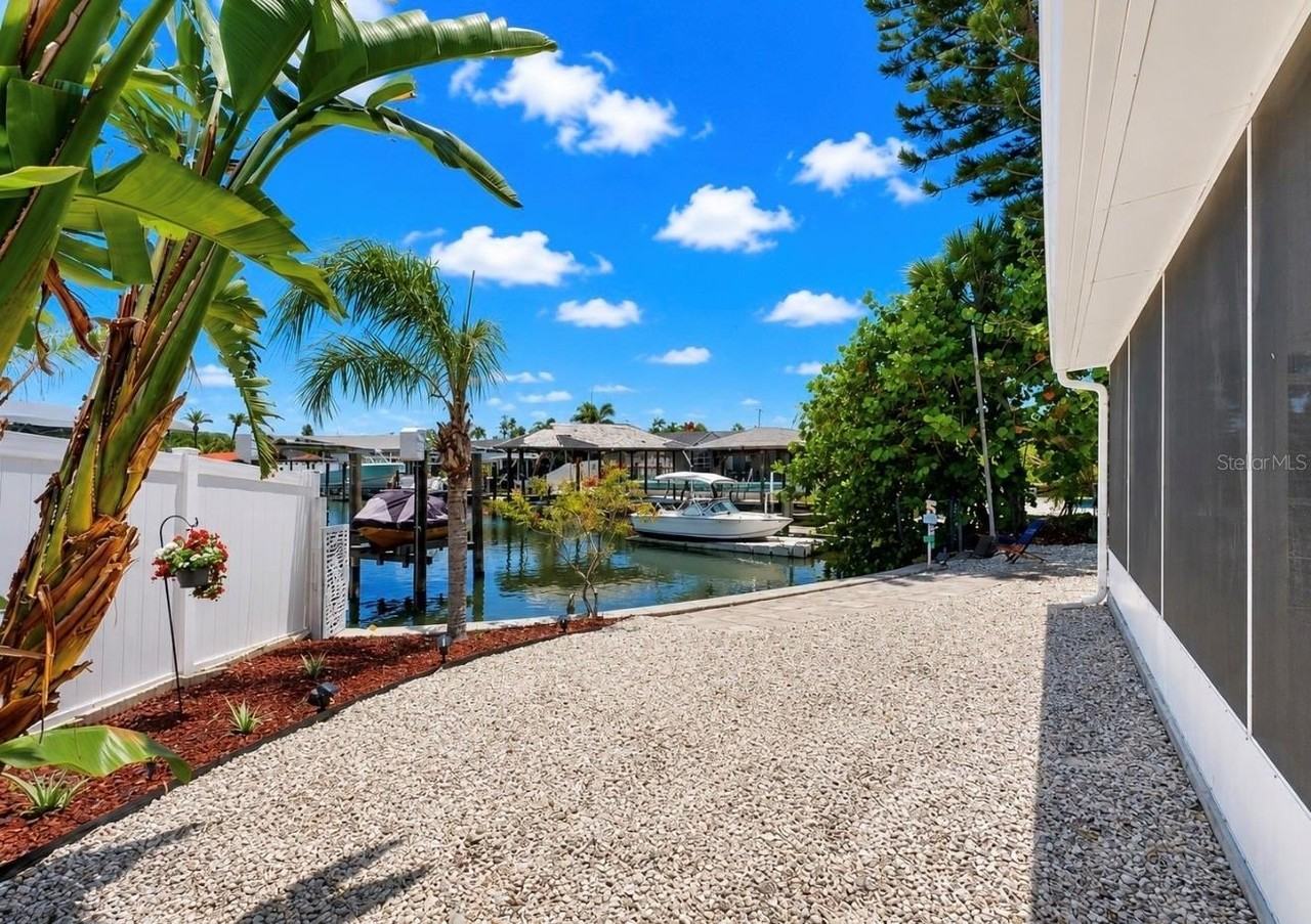 6513 Abaco Dr - Photo 4 of 50