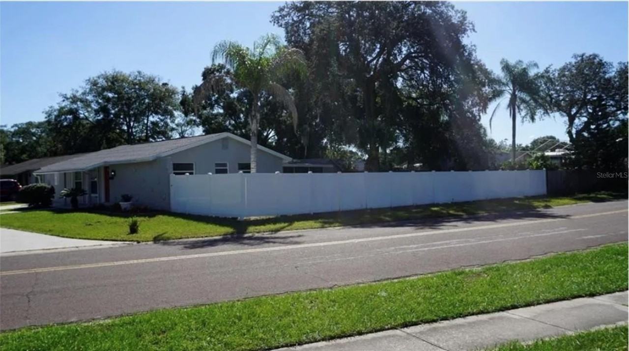 8518 Woodlake Dr - Photo 2 of 31
