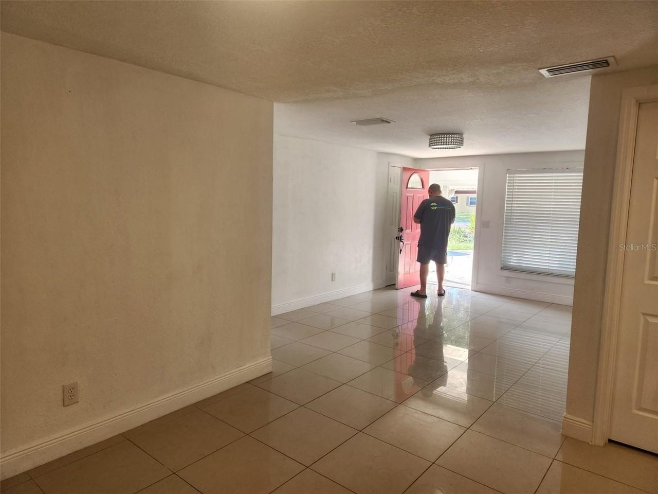 8518 Woodlake Dr - Photo 4 of 31