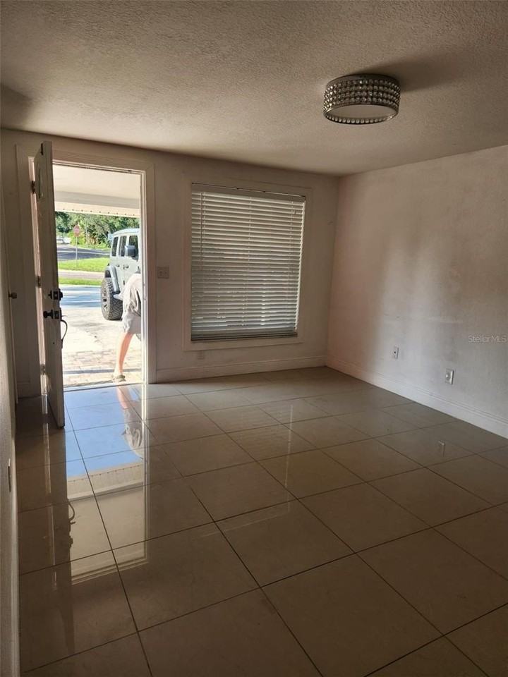 8518 Woodlake Dr - Photo 5 of 31