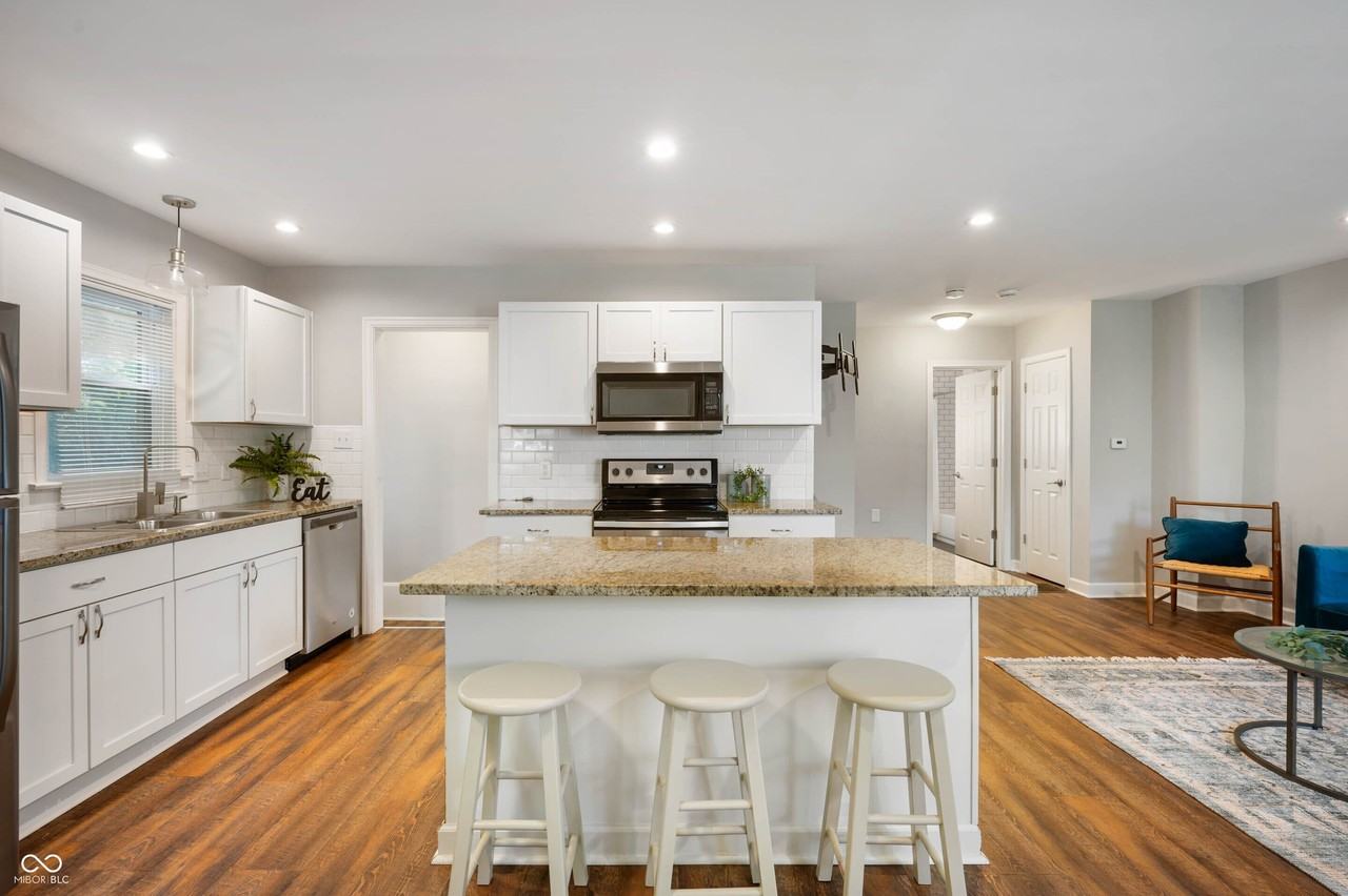 5245 E Market St - Photo 6 of 17