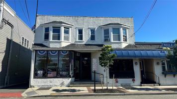 featured image of 275 Bayville Ave #2E