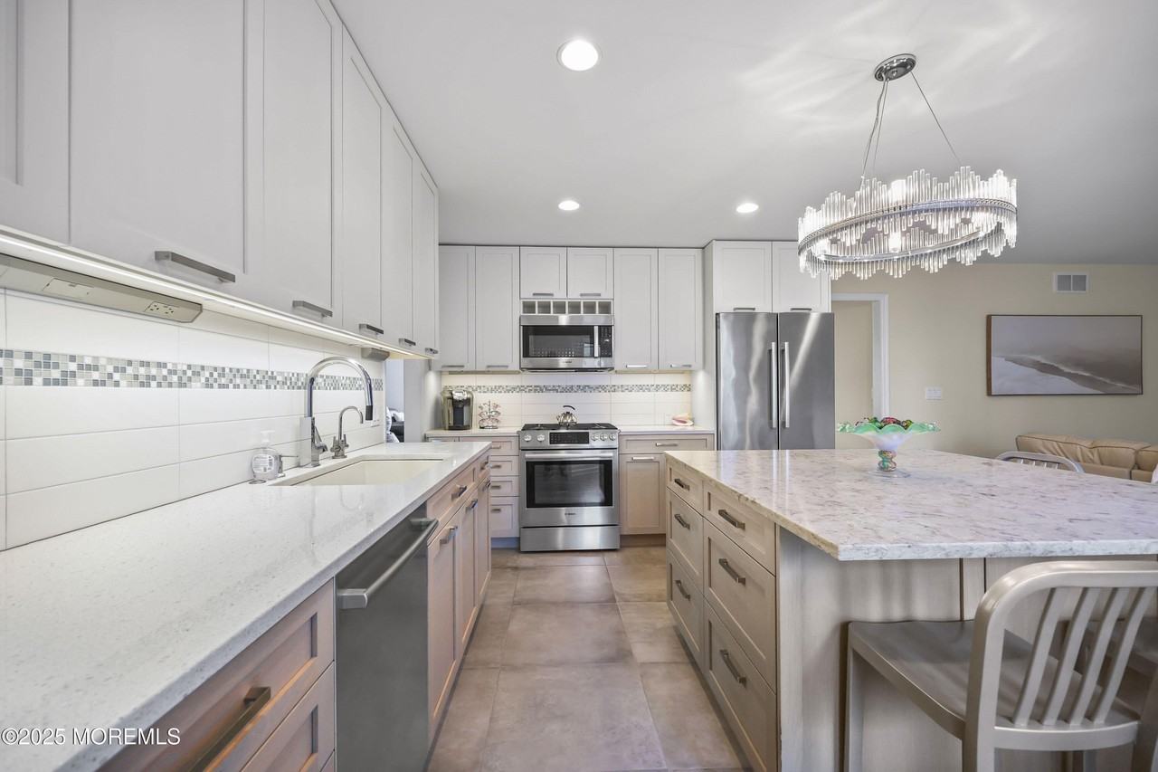 202 2nd Ave - Photo 6 of 39