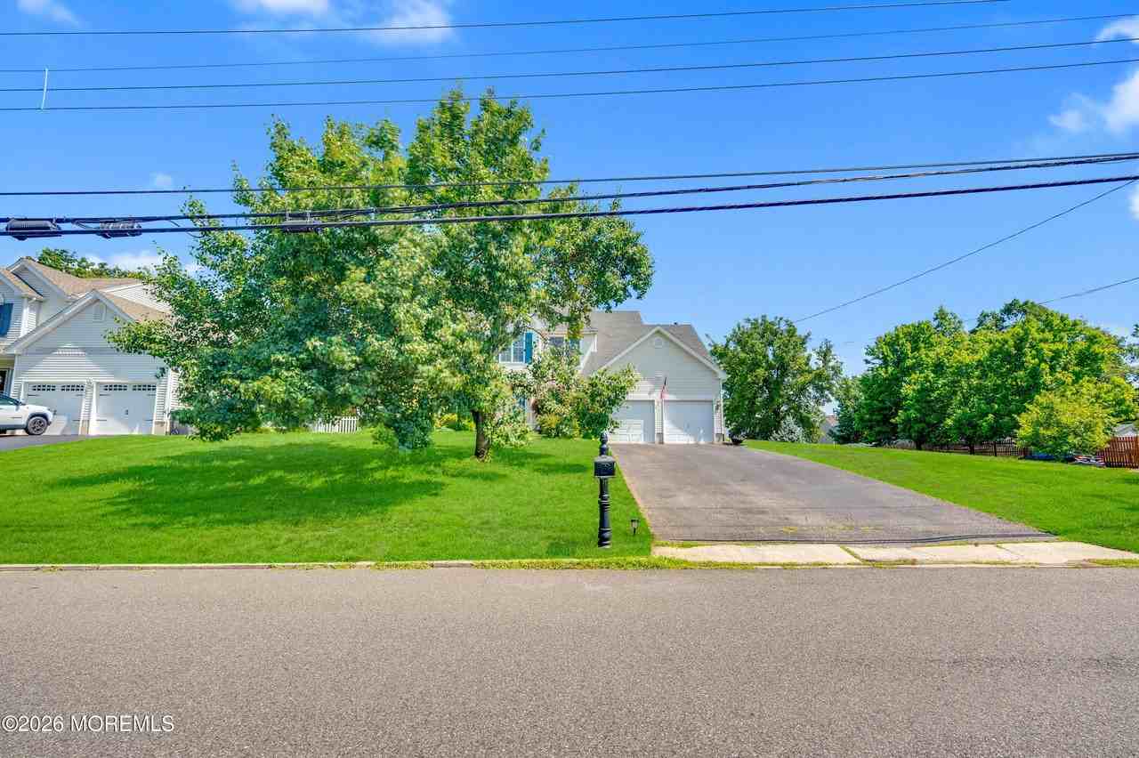 248 Compass Rd - Photo 4 of 38