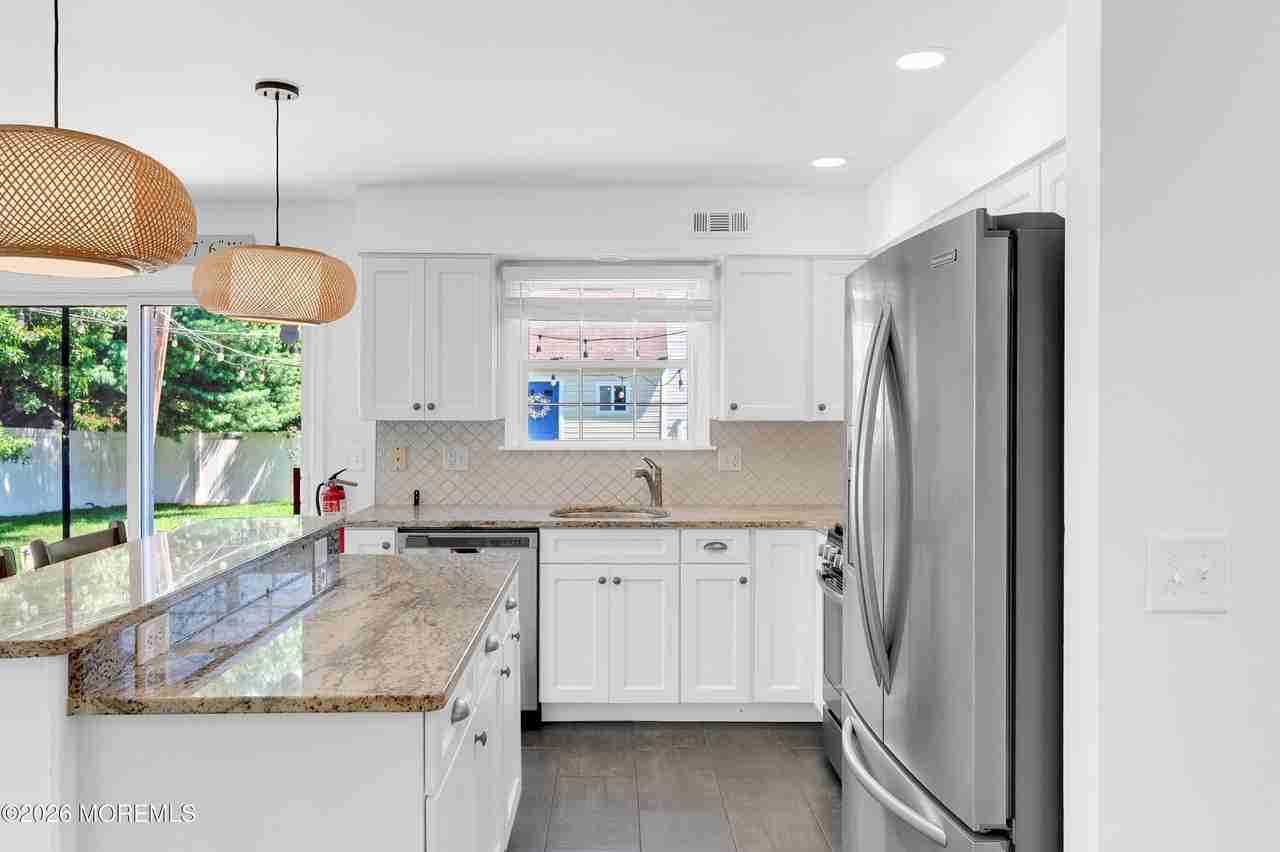 248 Compass Rd - Photo 5 of 38