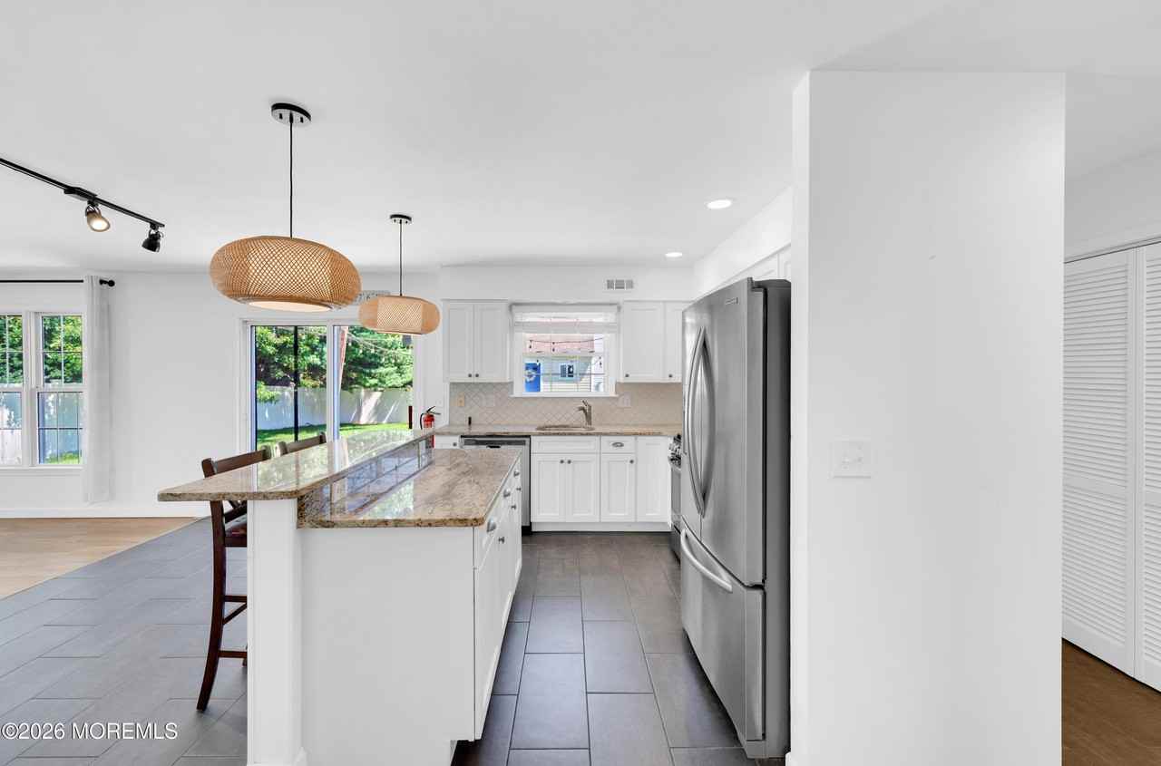 248 Compass Rd - Photo 6 of 38