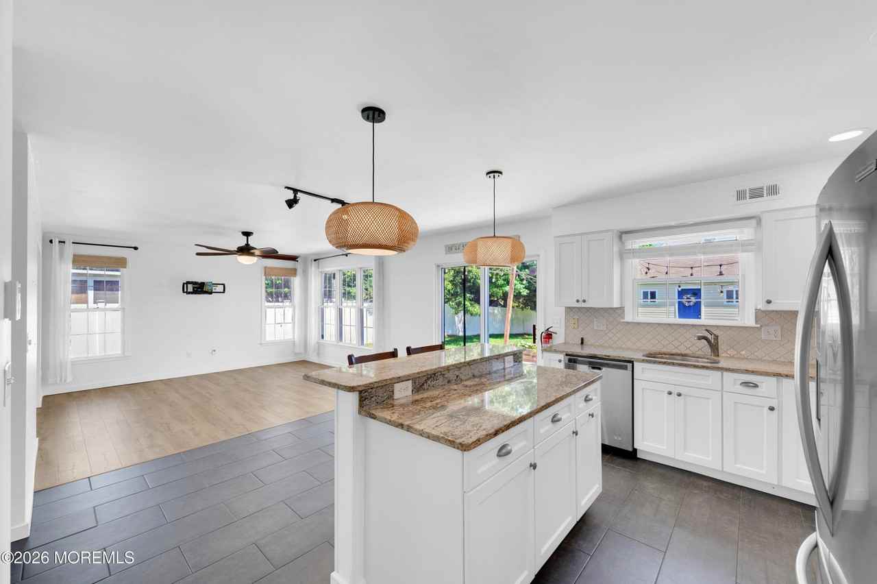 248 Compass Rd - Photo 7 of 38
