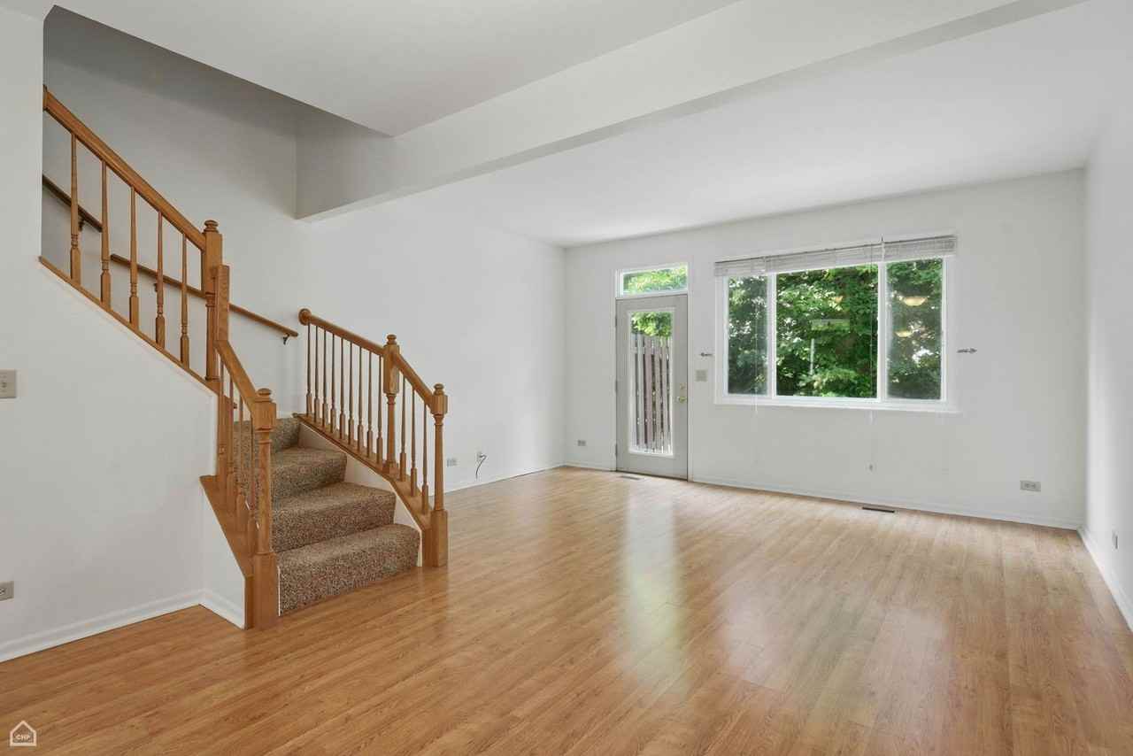 2052 Waverly Ln - Photo 6 of 15