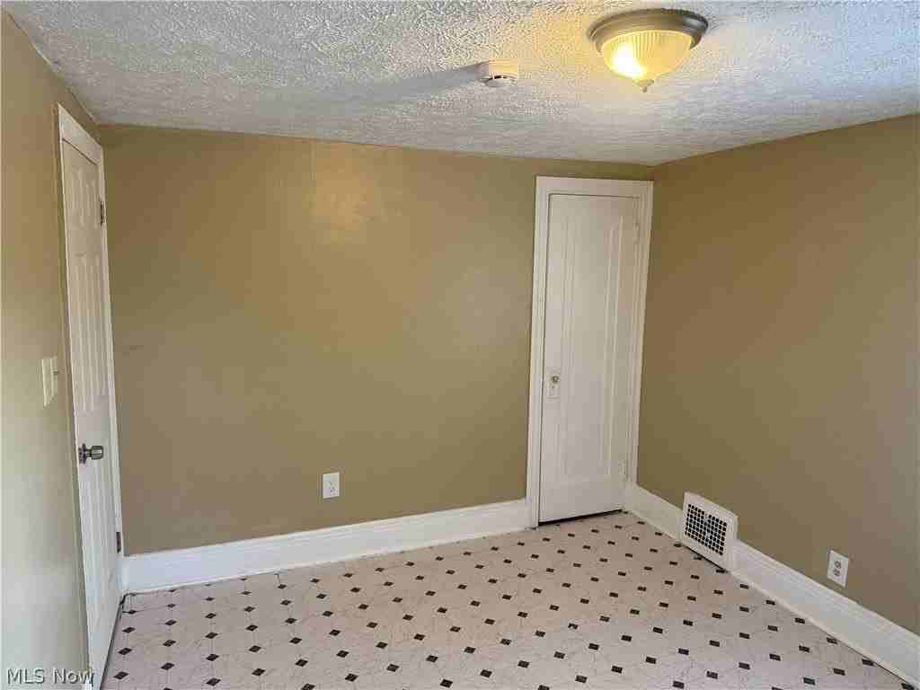 1500 Sweitzer Ave - Photo 3 of 3